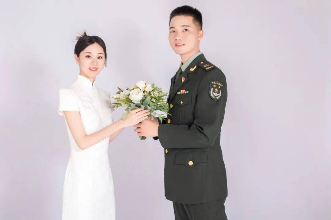 军人 教师,举手!