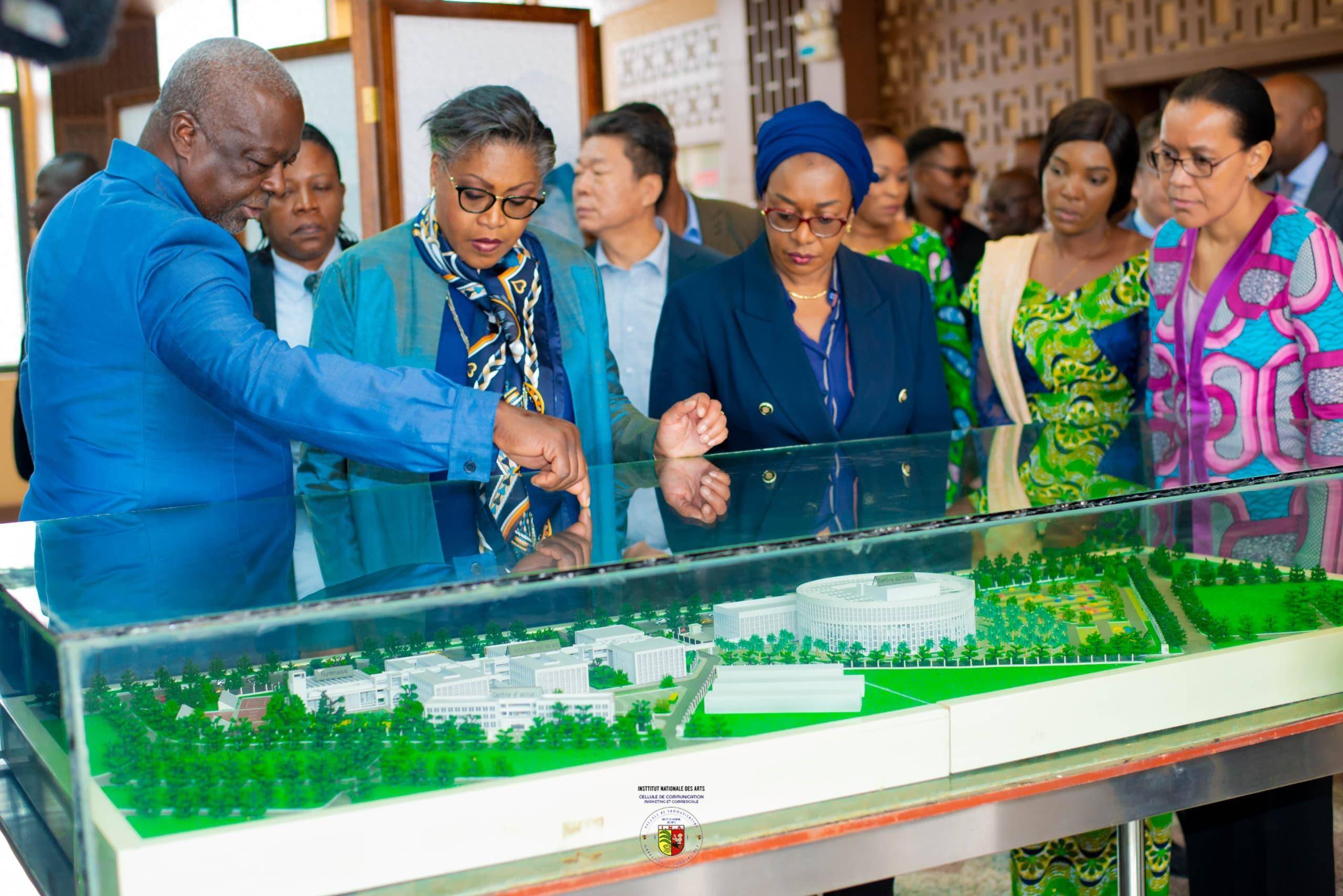 中部非洲文化艺术中心是刚中合作的又一例证_卢卡_新华社_中国政府