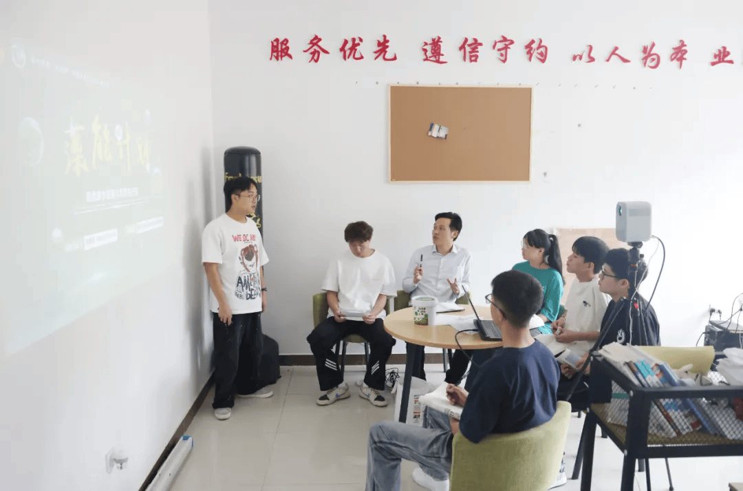 【茅台追光者】夏伟：用实际行动诠释教育初心_工作_团队_创新