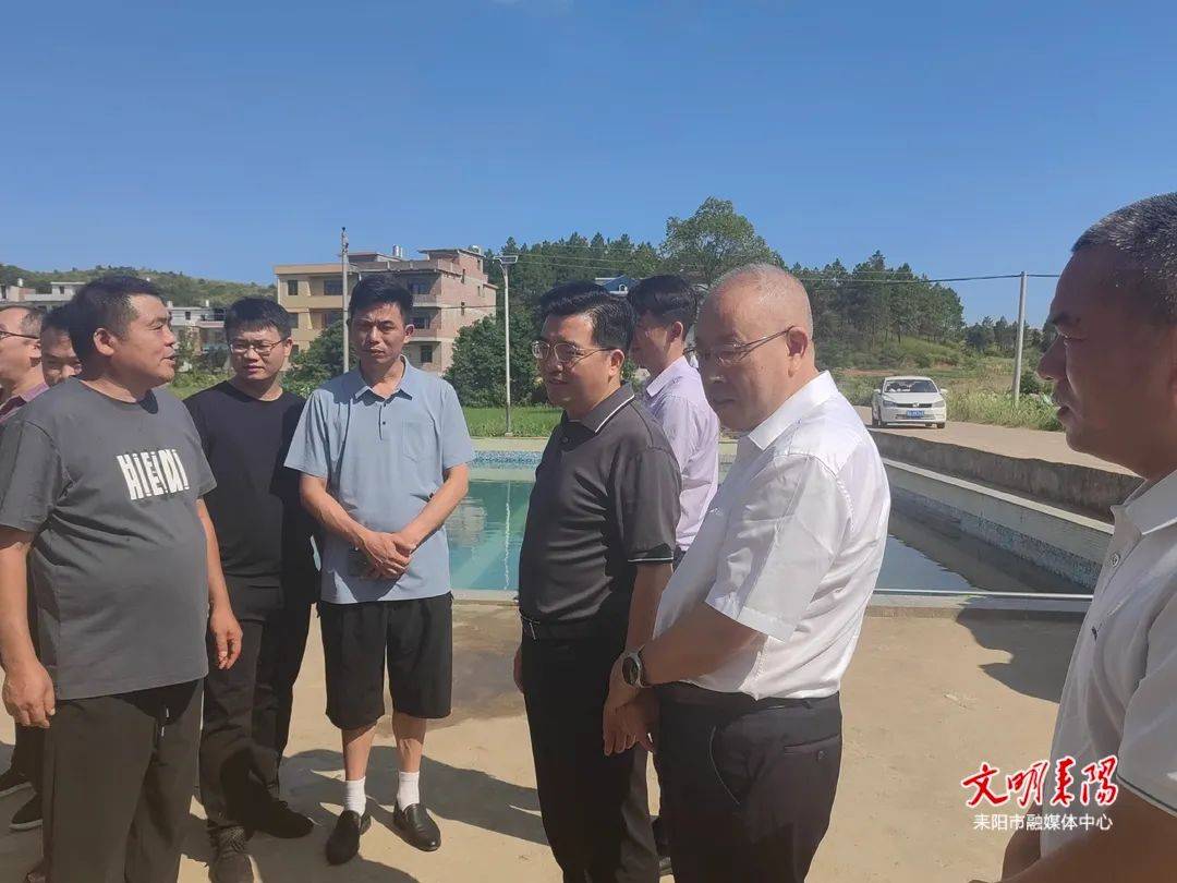 赖馨正到仁义镇督导乡镇游泳池建设等工作