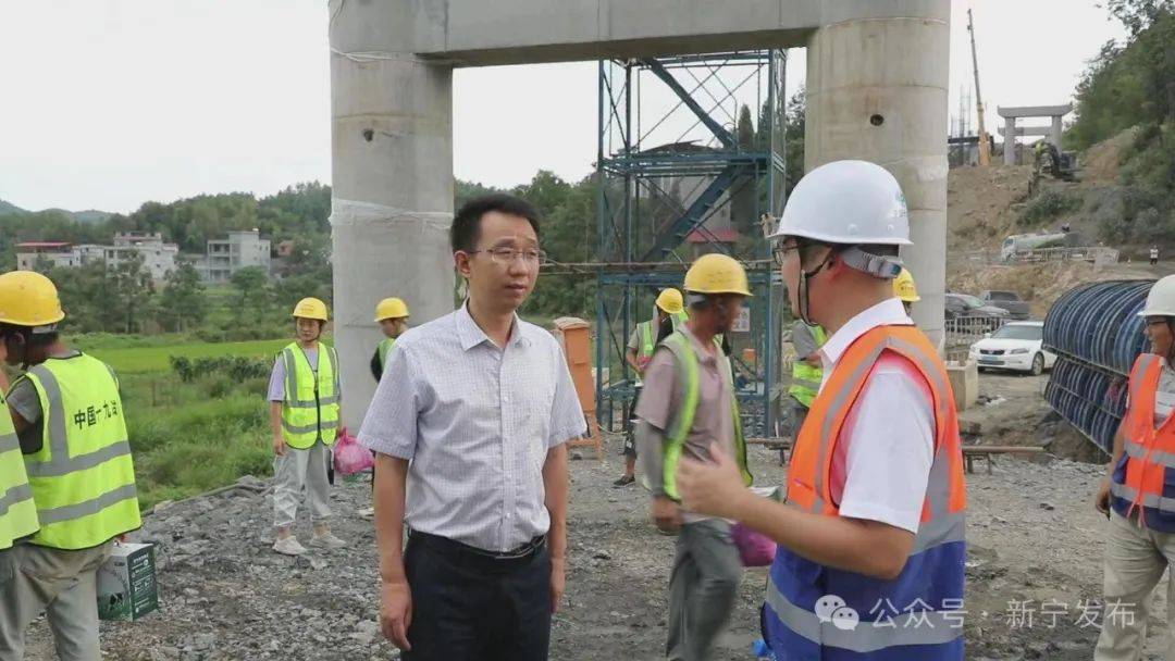 彭洪兵到高速公路项目建设现场开展"送清凉"慰问活动_新宁县_一渡水镇