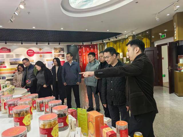 战略合作升级,共谱发展新章——九芝堂访问东莞国药集团总部