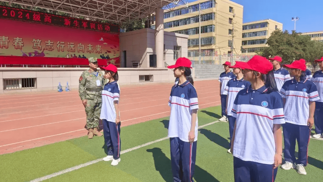 英姿飒爽致青春靖远县高一新生入学军训拉开帷幕