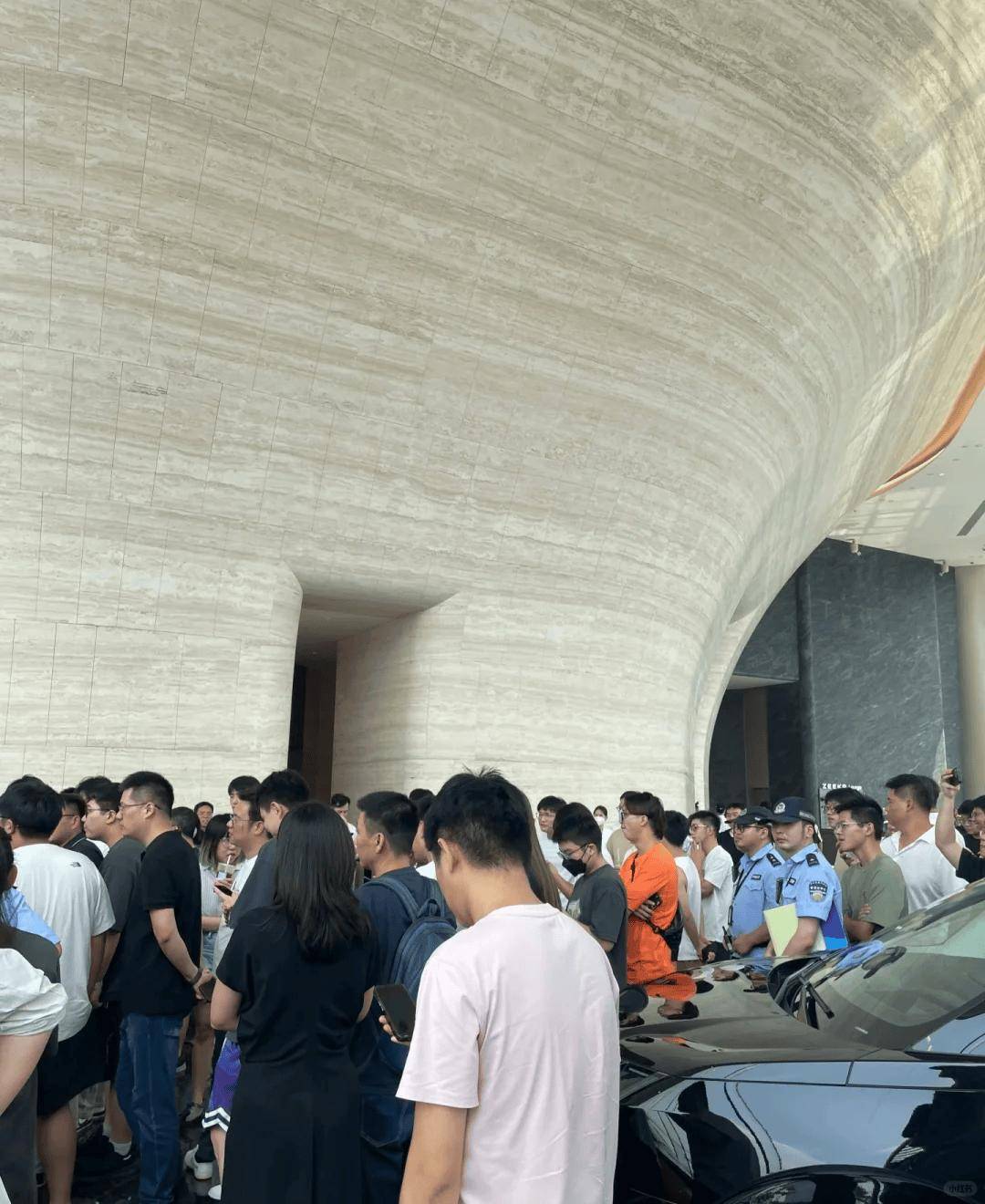 老车主不满!某品牌半年两次改款_搜狐汽车_搜狐网