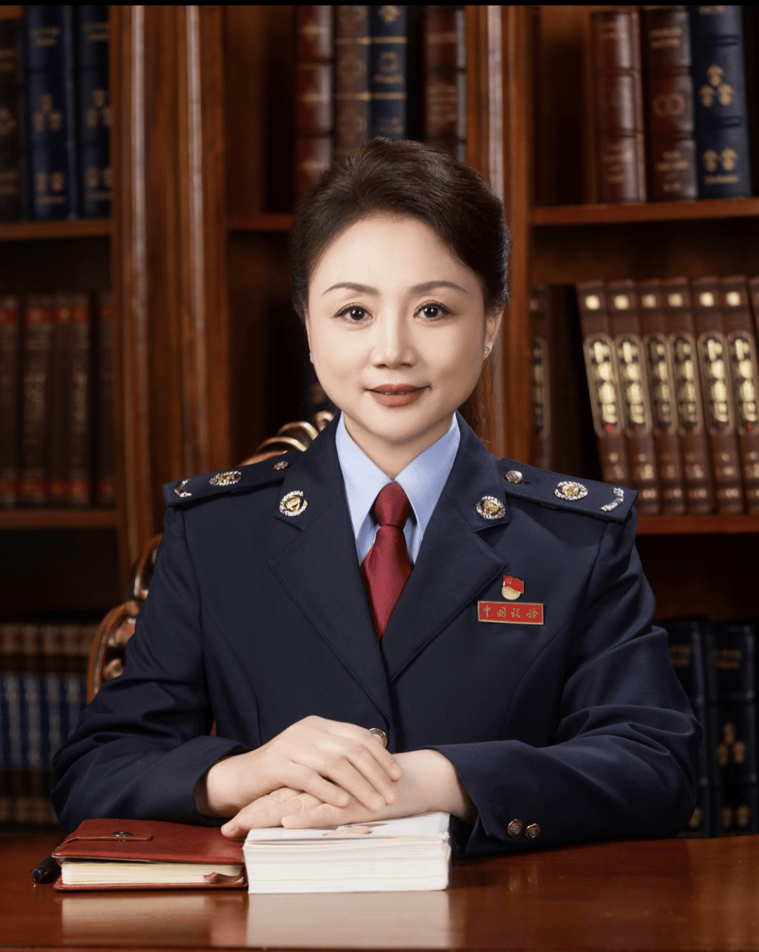 光荣绽放"税务蓝"