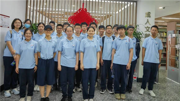 上海南汇中学:书海扬帆,志愿启航