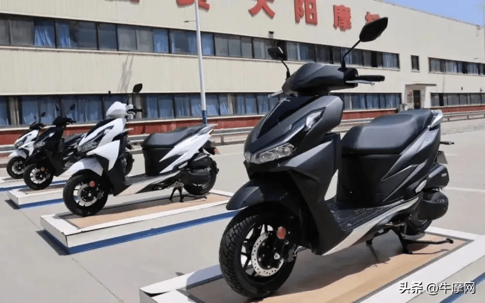 11899元起,大阳摩托发布两款金大阳纪念版新车vrs125&vrs150