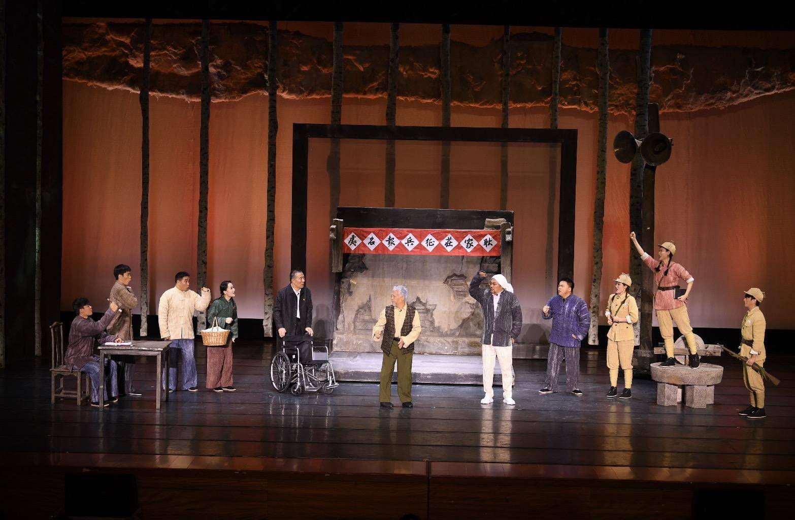 "兵心"如磐 致敬英雄 全国首部退役军人题材话剧《兵心》在长春上演