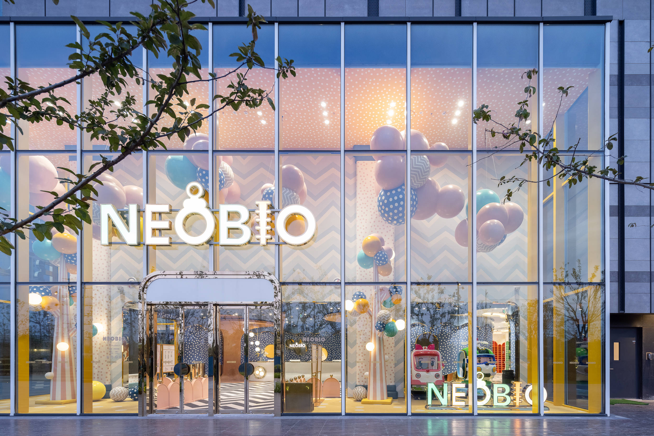 奈尔宝成立于2017年,在上海星河湾开出了全国第一家家庭中心,家庭中心