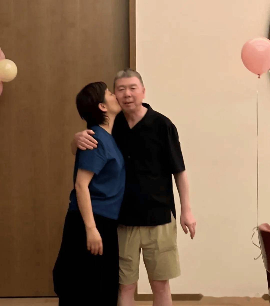 冯小刚第一任老婆图片