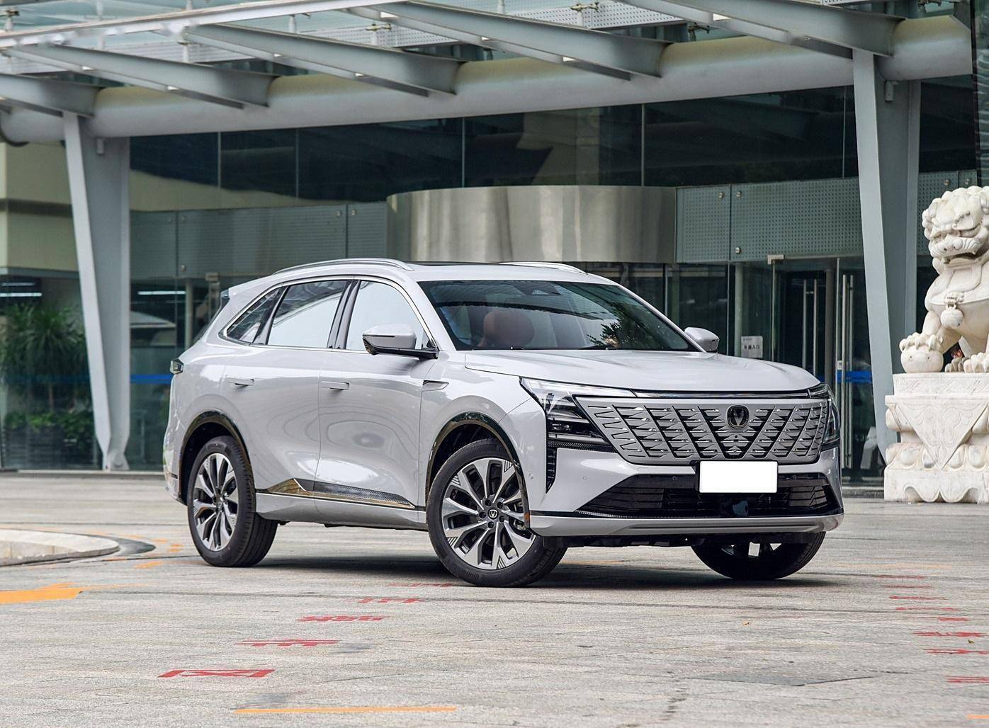 第四代长安cs75 plus将上市,车身尺寸加长,内饰配"贯穿式"大屏