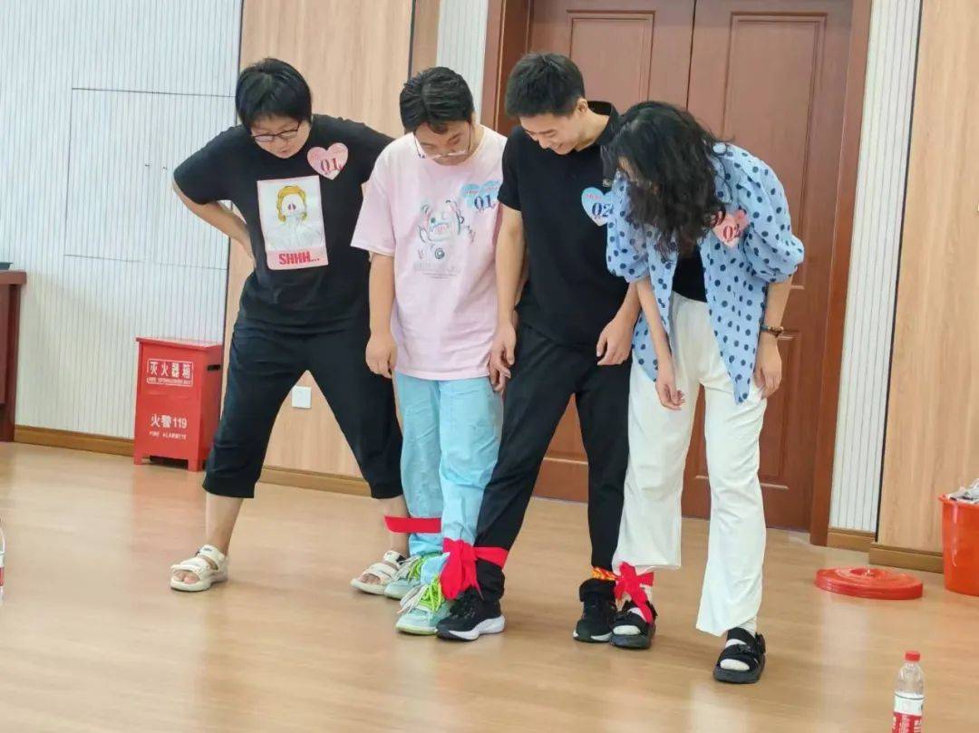 "四人五足"活动当晚最令人瞩目的"焦点",则是"邂逅浪漫,甜蜜发酵"环节