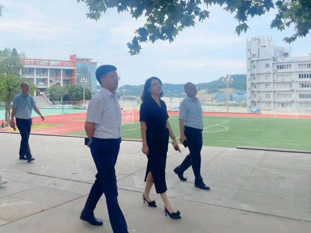张丽君副县长赴南部中学指导调研