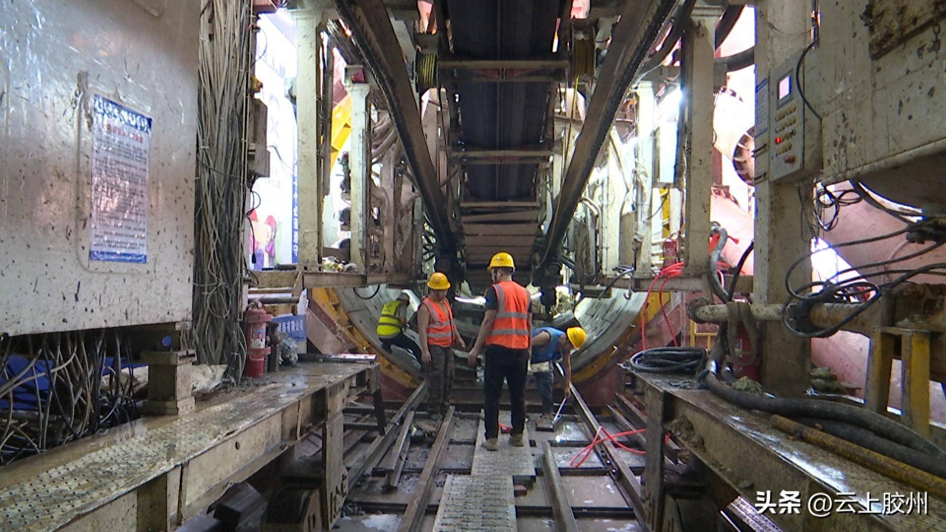 青岛地铁8号线支线胶州市兰州西路站至胶州火车站区间左线盾构机"胶州