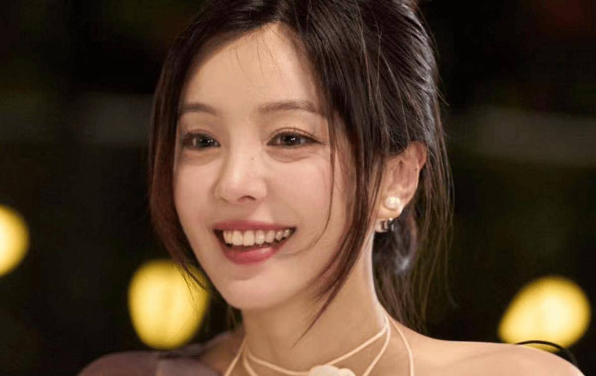 恋爱真人秀节目,也因此遭遇了一大批争议,因为她表现得实在是太"茶"了