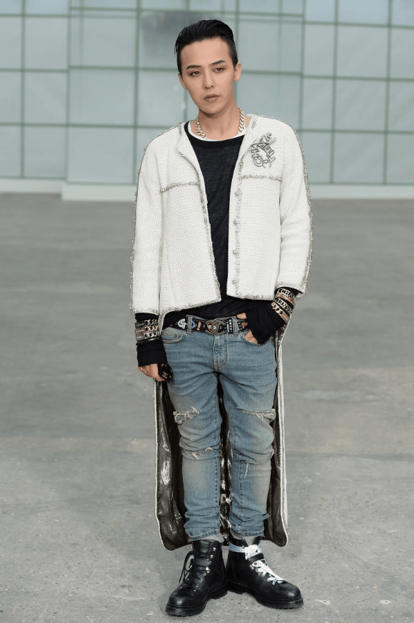 权志龙参与菲董joopiter拍卖,还拿出了唯一一双ow芝加哥"三方联名"?