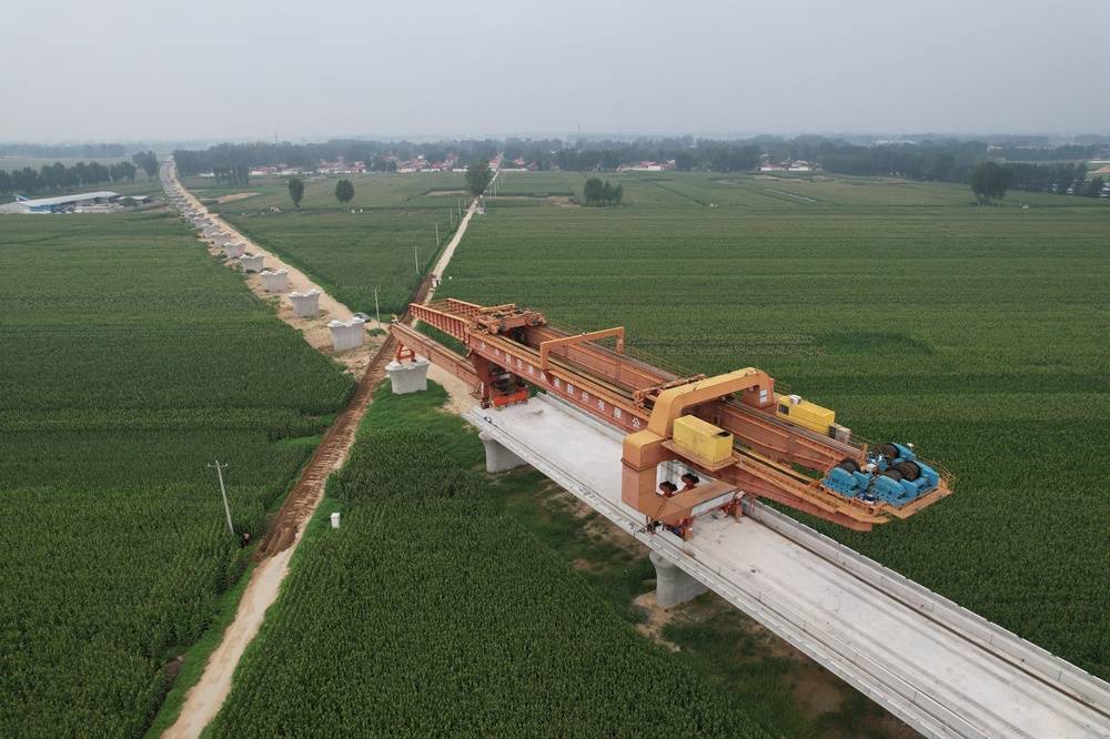 河北:雄忻高铁工程建设忙