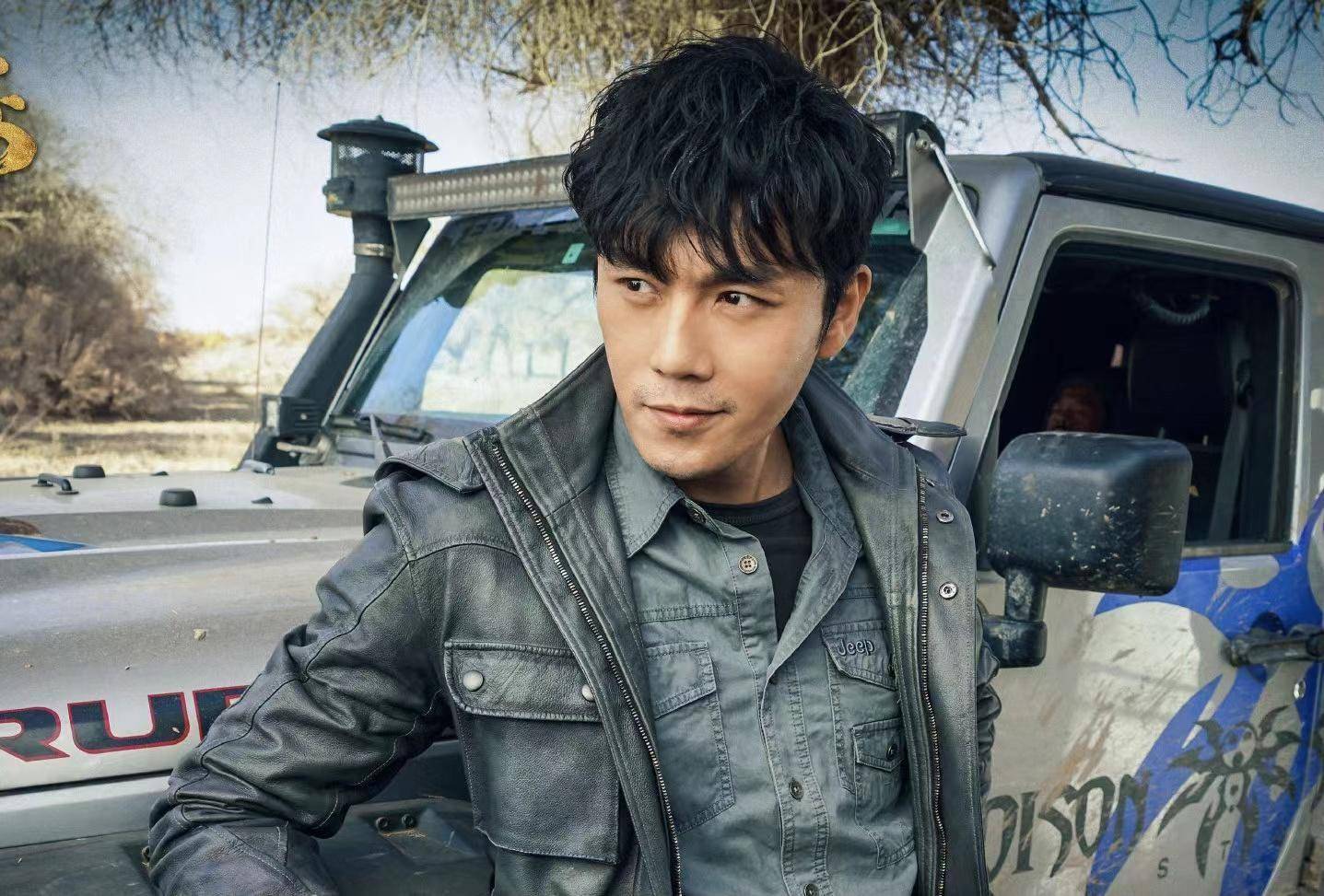 但是又带着一股洒脱与邪气,虽然从外型上而言,秦昊版吴邪刚出场的