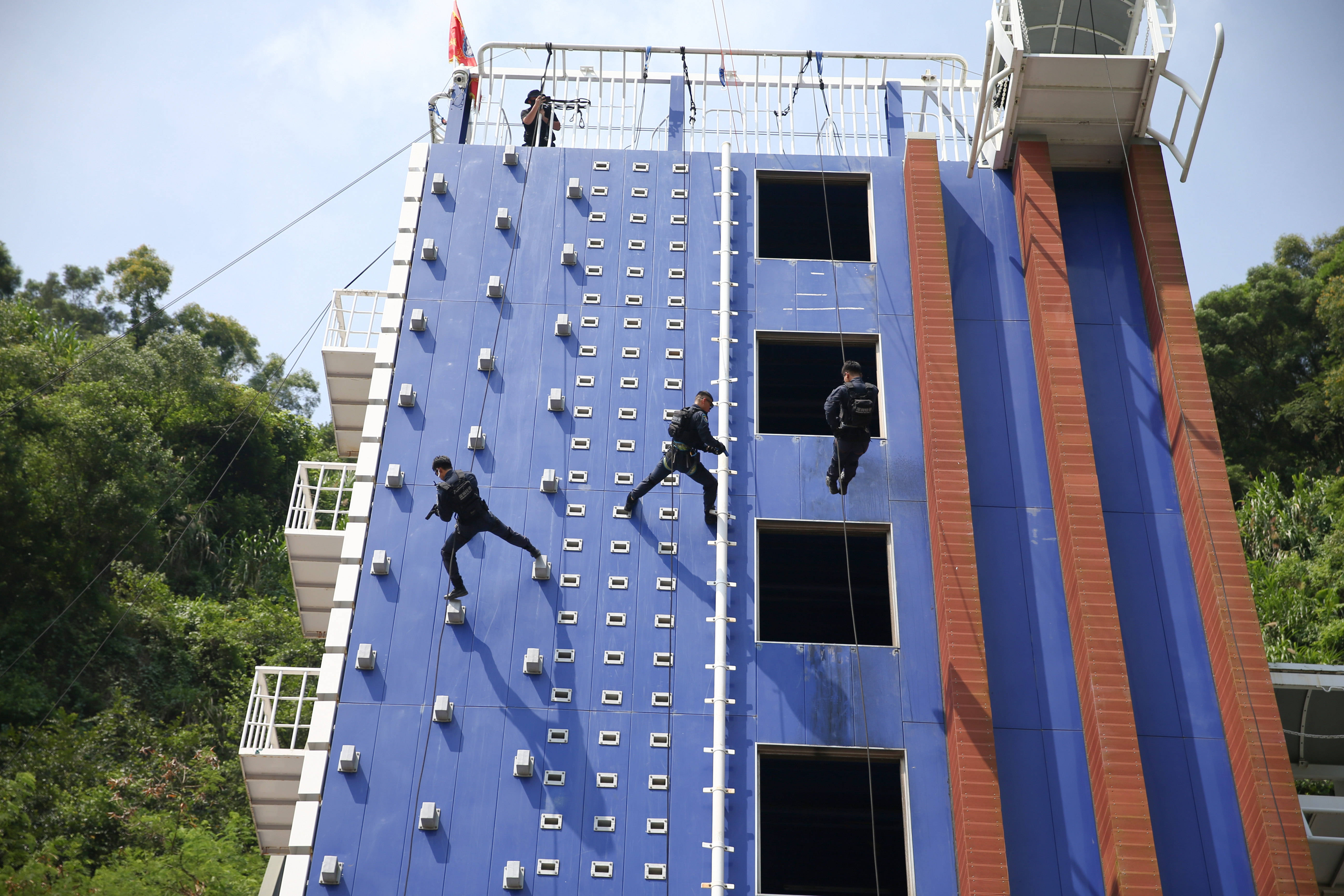 深圳公安专属原创ip形象首次亮相 "深小警"正式入列深圳警队