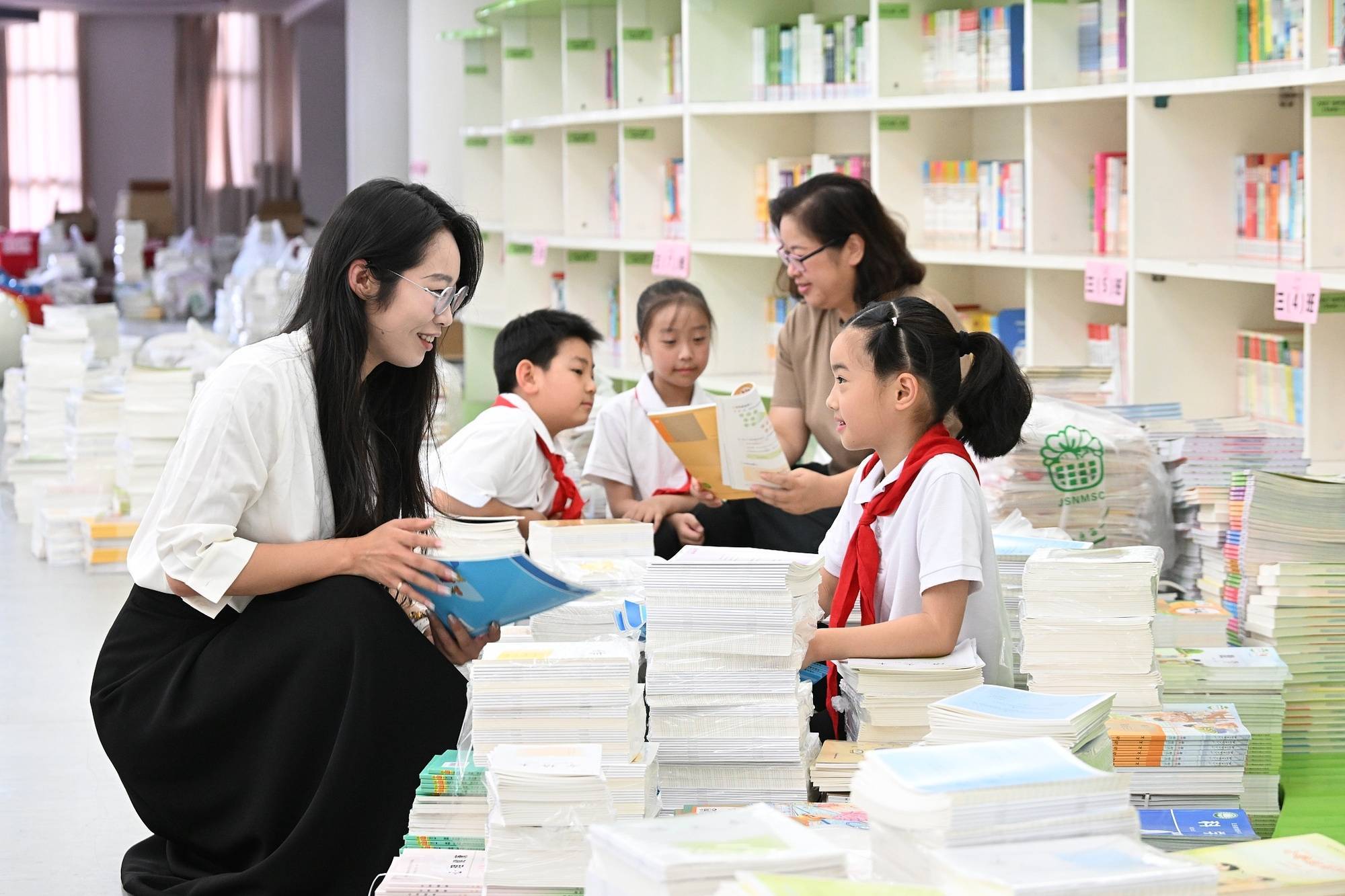 【央广时评·立德树人】提升教师教书育人能力 让师生"教学相长"