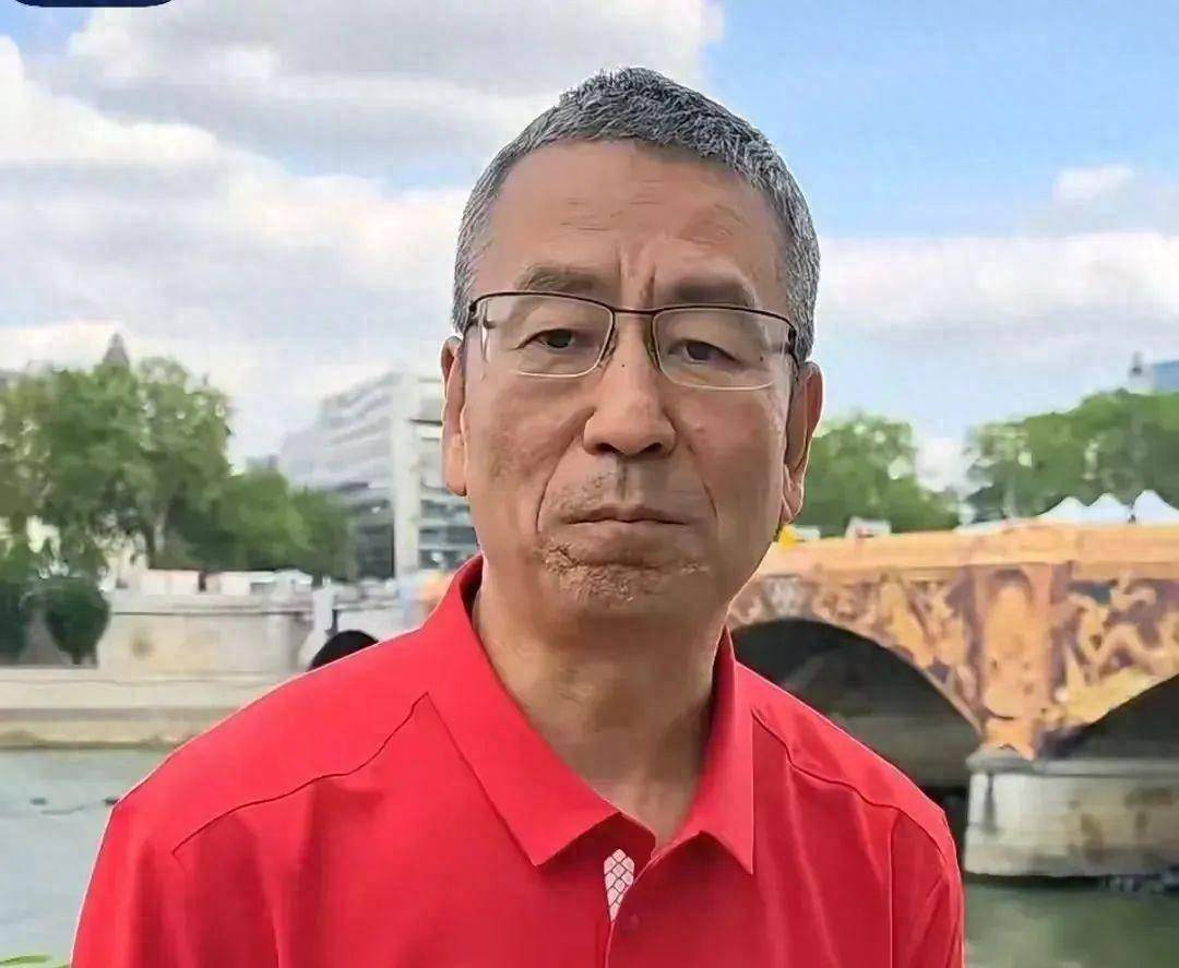 56岁现身镜头一脸沧桑,他有自身苦衷_朱宏钧_工作_因为