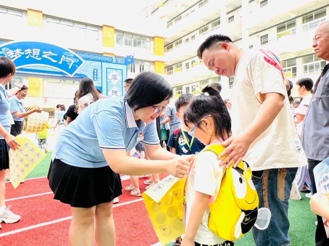 福州华威四季小学图片