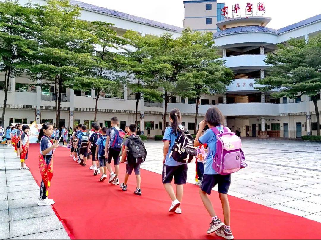 茶山中学,东莞市光正实验学校的同学们进入课室后,马上投入到学习中