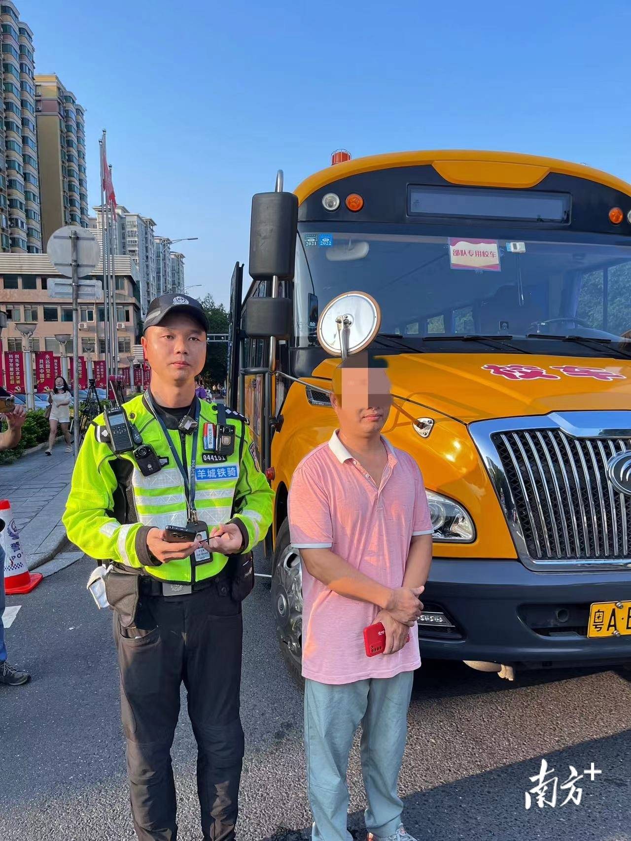 护航开学首日,广州交警严查校车违法行为