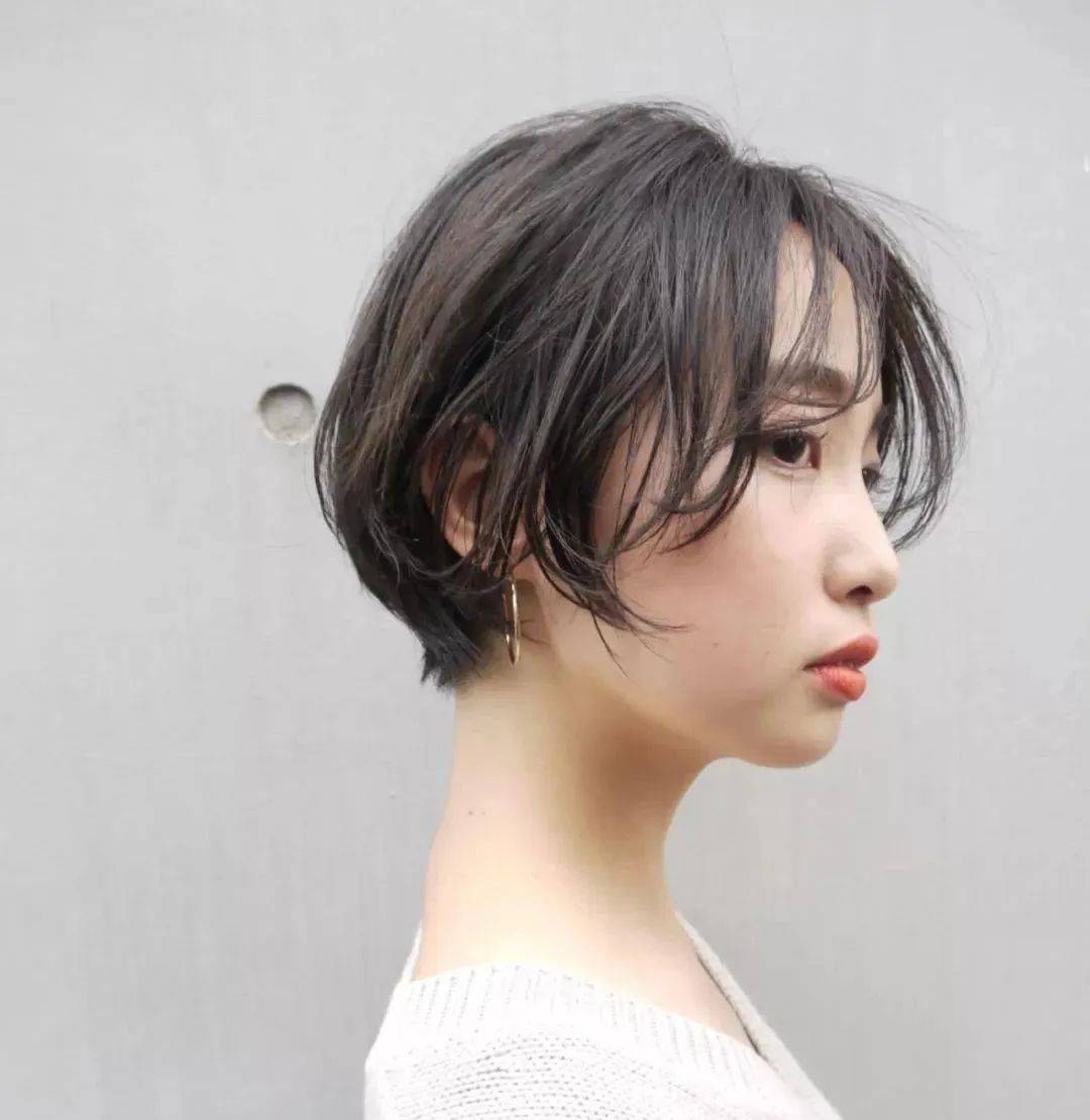 矮个子女生短发简单清爽有气质