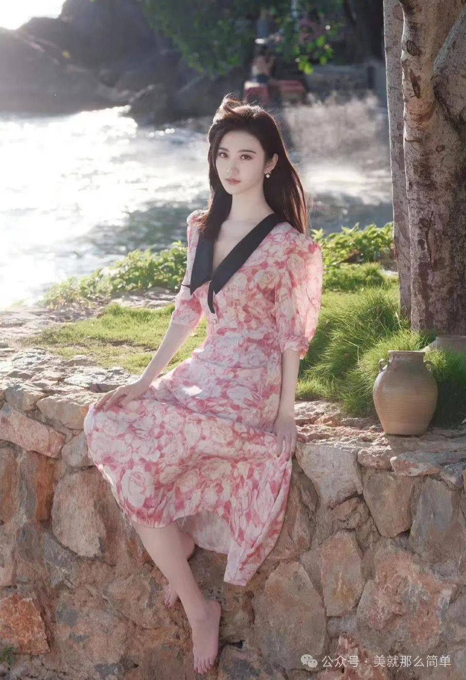 清新浪漫的碎花裙,明星们这么穿搭!