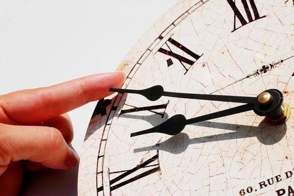 “Do you have the time”真的不是问你“有没有时间”,理解错就尴尬了!_意思_英语_例句