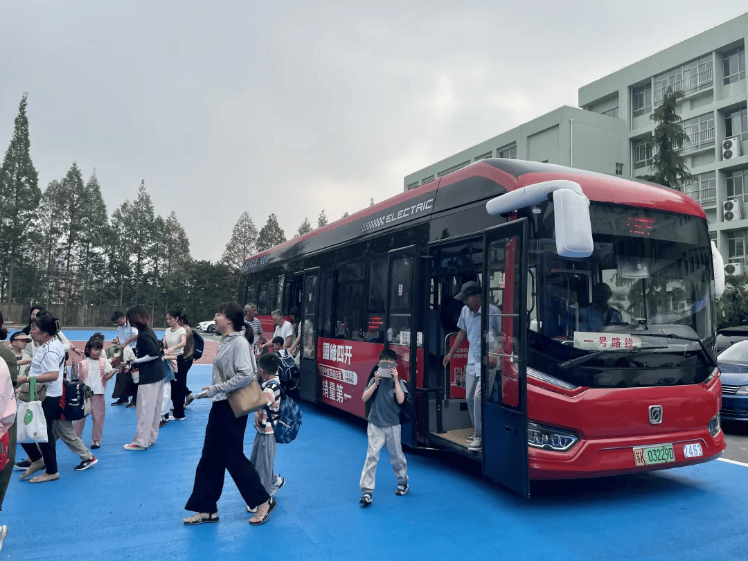 扬州这所小学,上学方式有变!