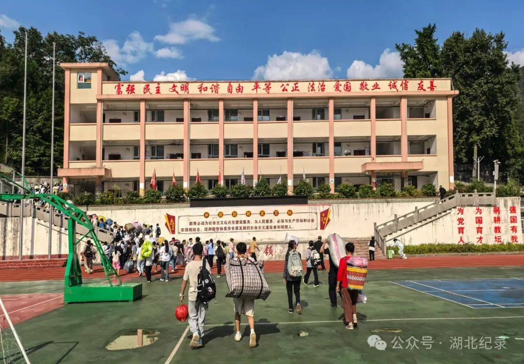 乡镇学校图片