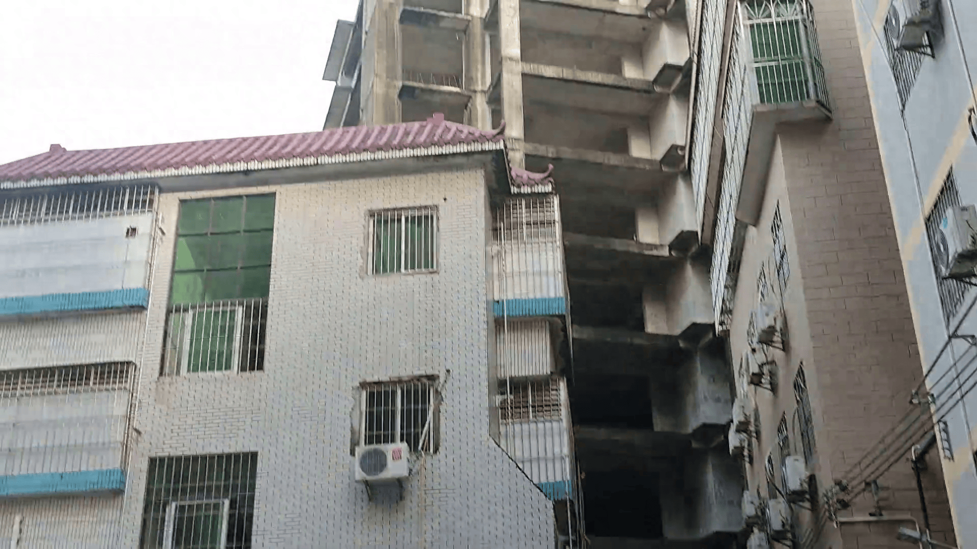 深圳城中村烂尾楼,拍摄于2024年9月,在深圳寸土寸金.