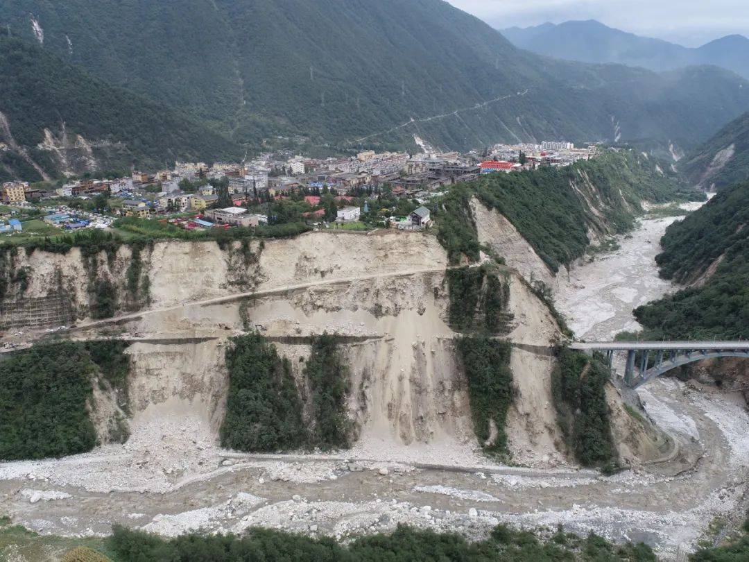 四川木鱼镇地震图片