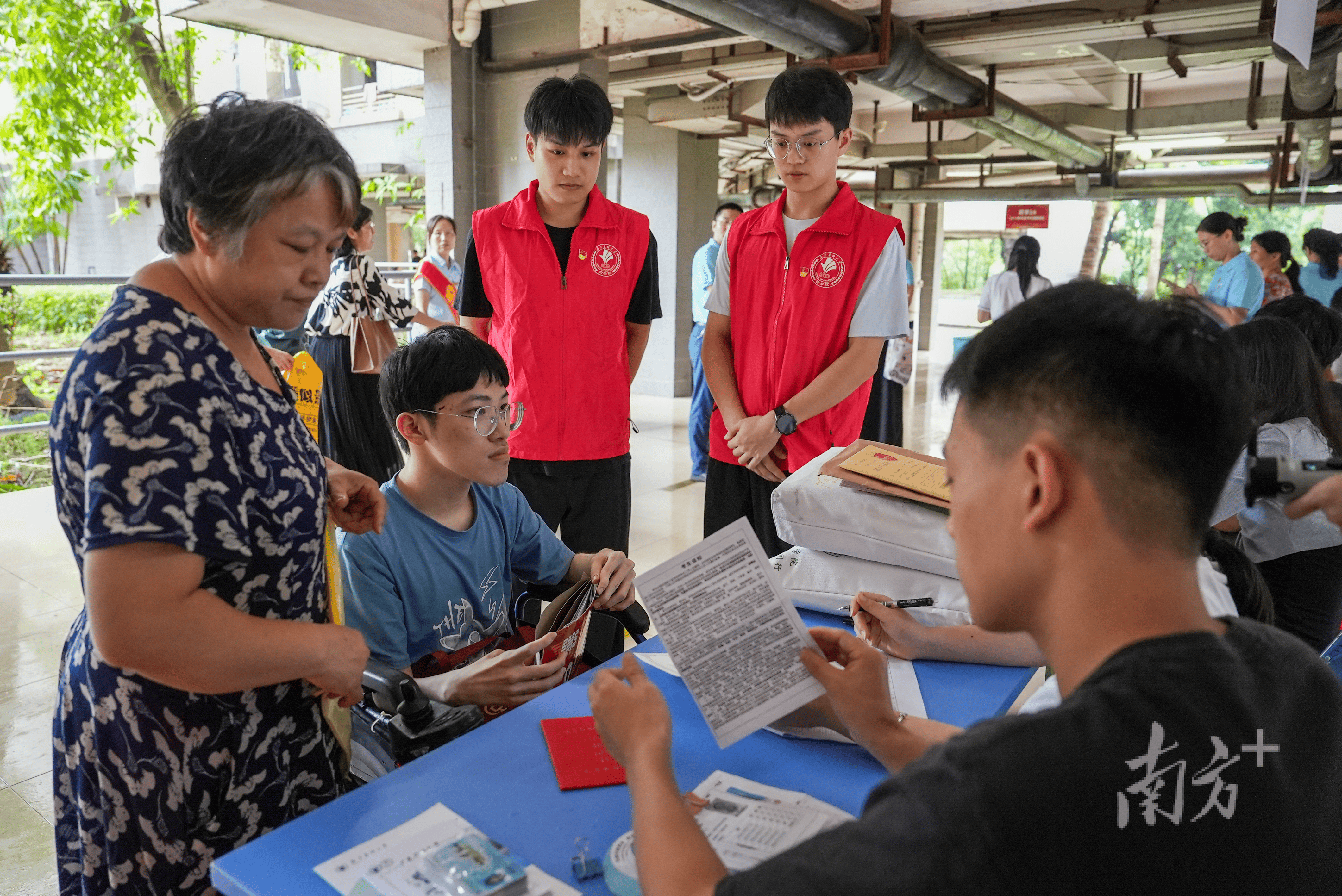 广东药科大学迎来一名“轮椅新生”：读书是我唯一的出路