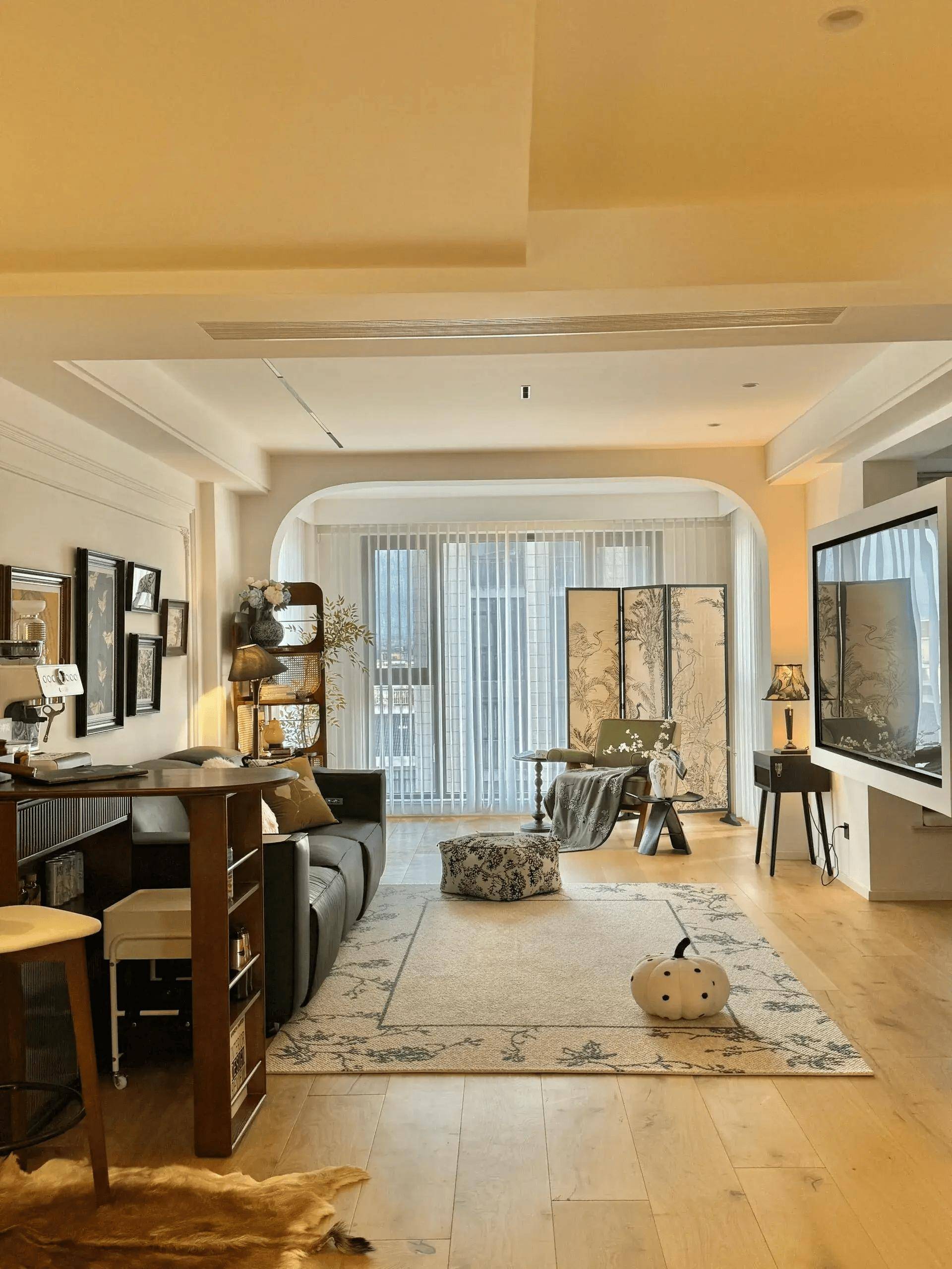 现在,我的家已经成为了网友们的热搜话题,甚至有人称我为"家装达人"