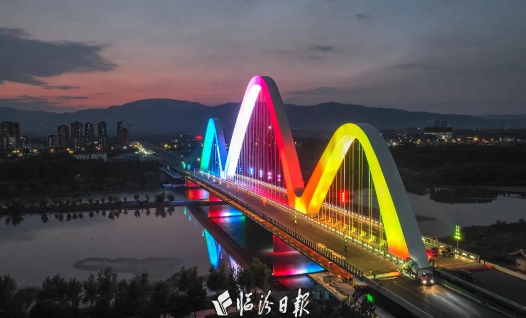 河汾一路跨汾河大桥,炫彩"亮"相!