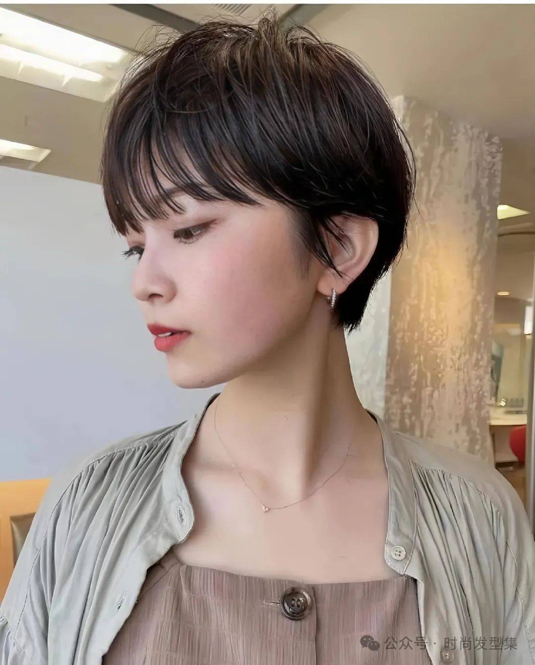 秋款" 元气撇耳头 " ,性感且迷人_发型_短发_造型