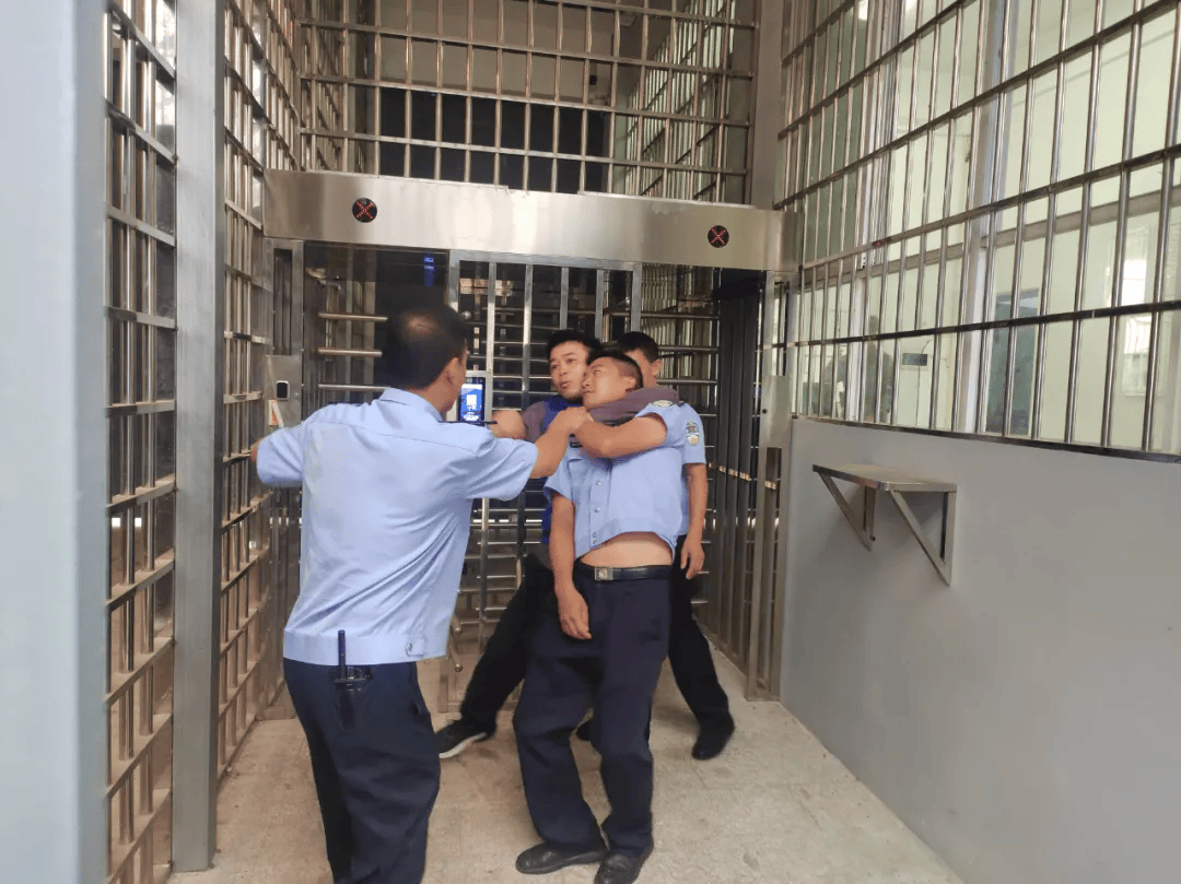 广南县看守所开展挟持人质应急安全演练