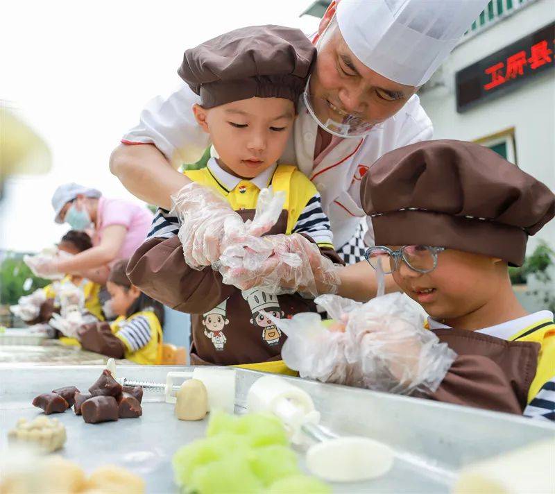 迎中秋,玉屏萌娃做月饼_幼儿园_小朋友们_活动