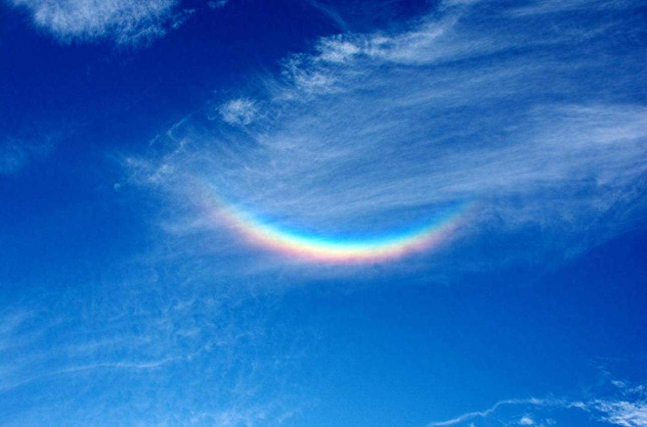 天桥岭天空惊现“微笑”彩虹_吉林_彩练_吴茗