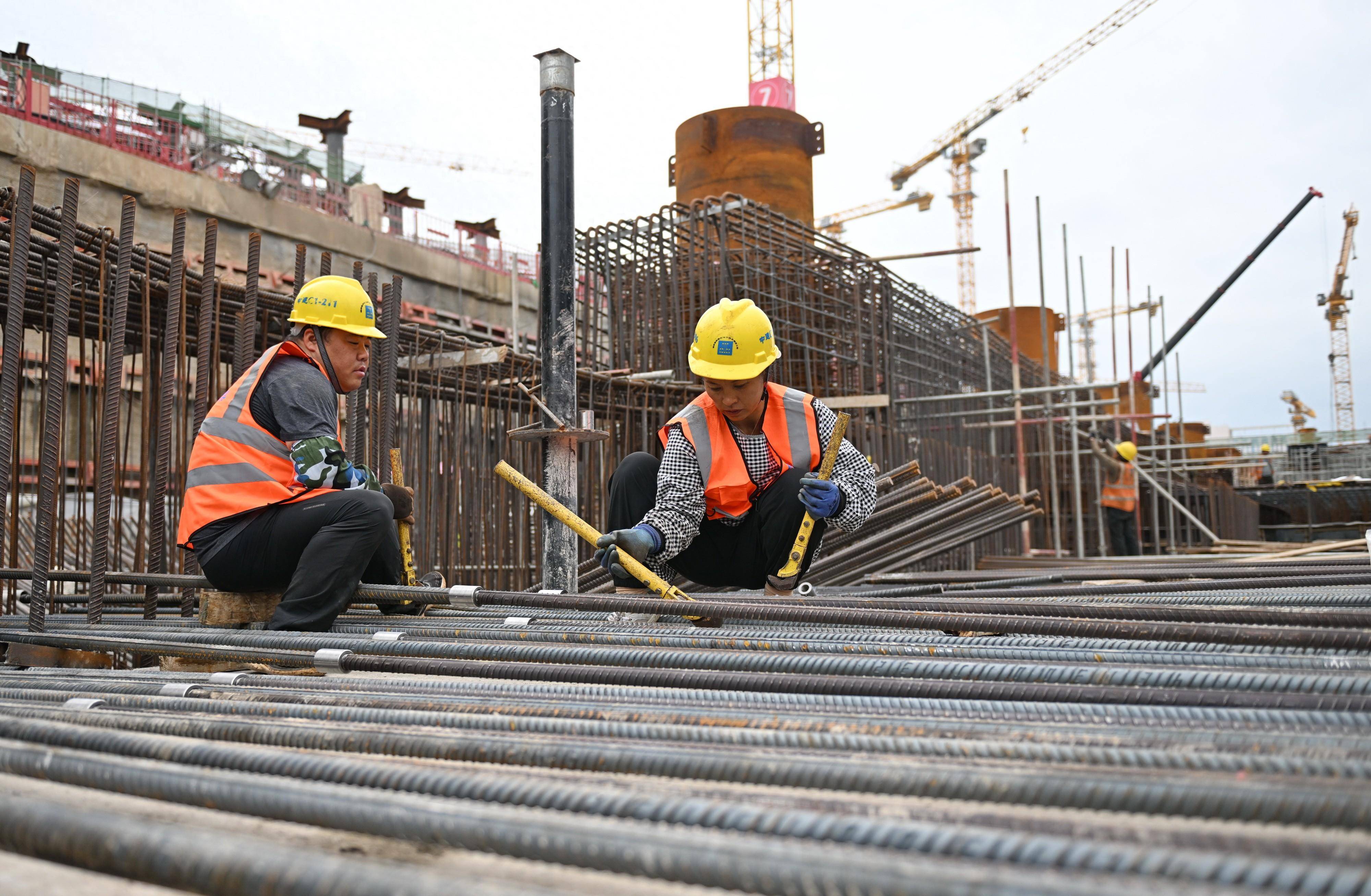 雄安新区:节日坚守建设工地