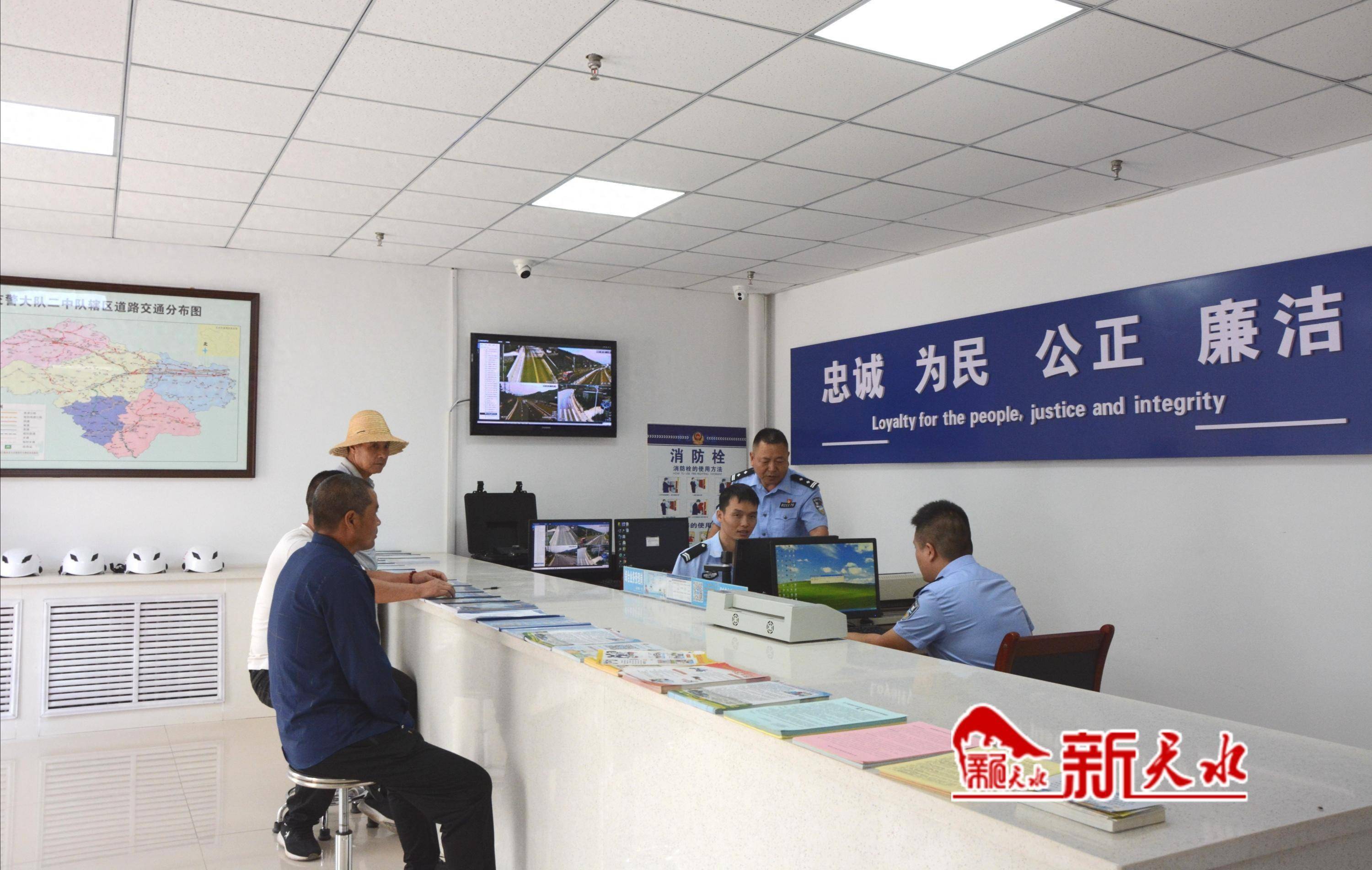 秦州公安分局郊区交警大队:持续深化"放管服" 筑牢交通安全管理根基