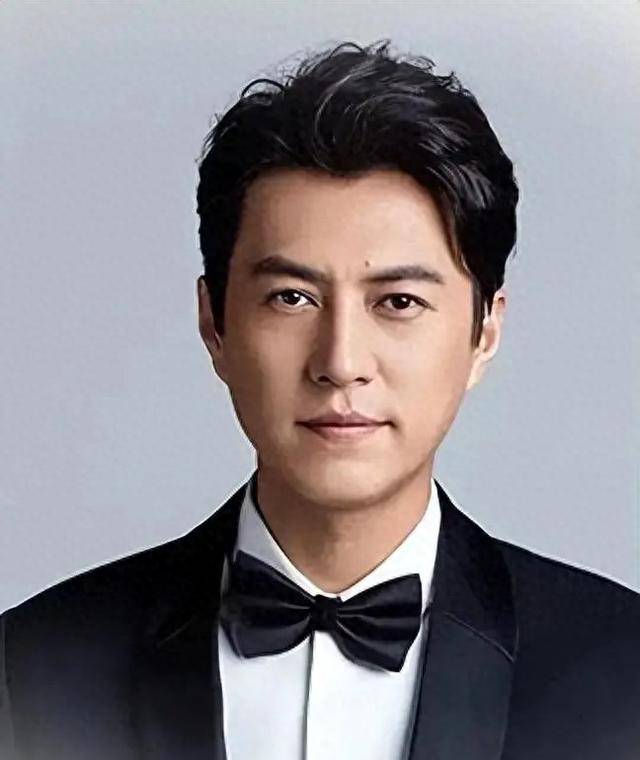 靳东升职惊呆娱乐圈！正厅级团长身份曝光，罗晋刘昊然成下属