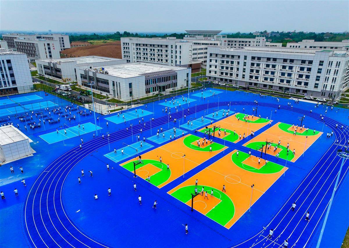 谷城一中新生入驻新校区