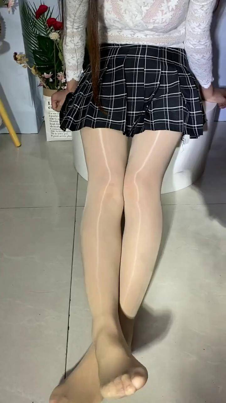 显瘦神器!这款水光嫩肤马油袜,穿着显瘦,不挑身材,免费试穿