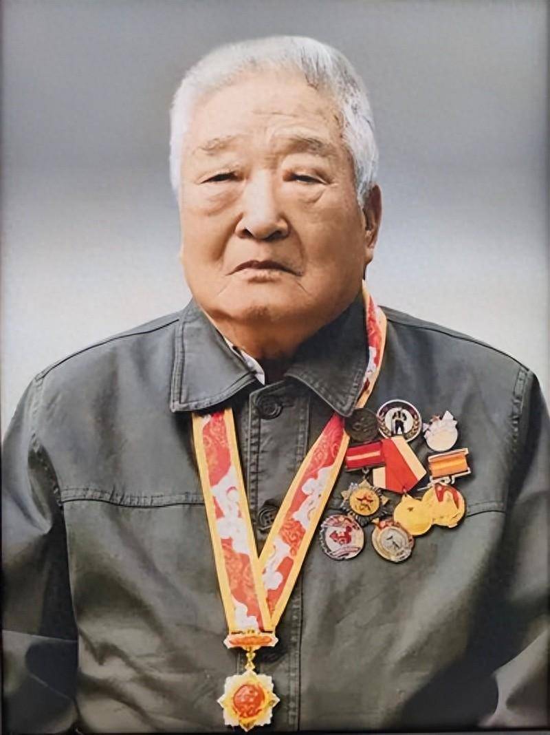 生在长治!三次特等功!战斗英雄郝珍富一生深藏功名