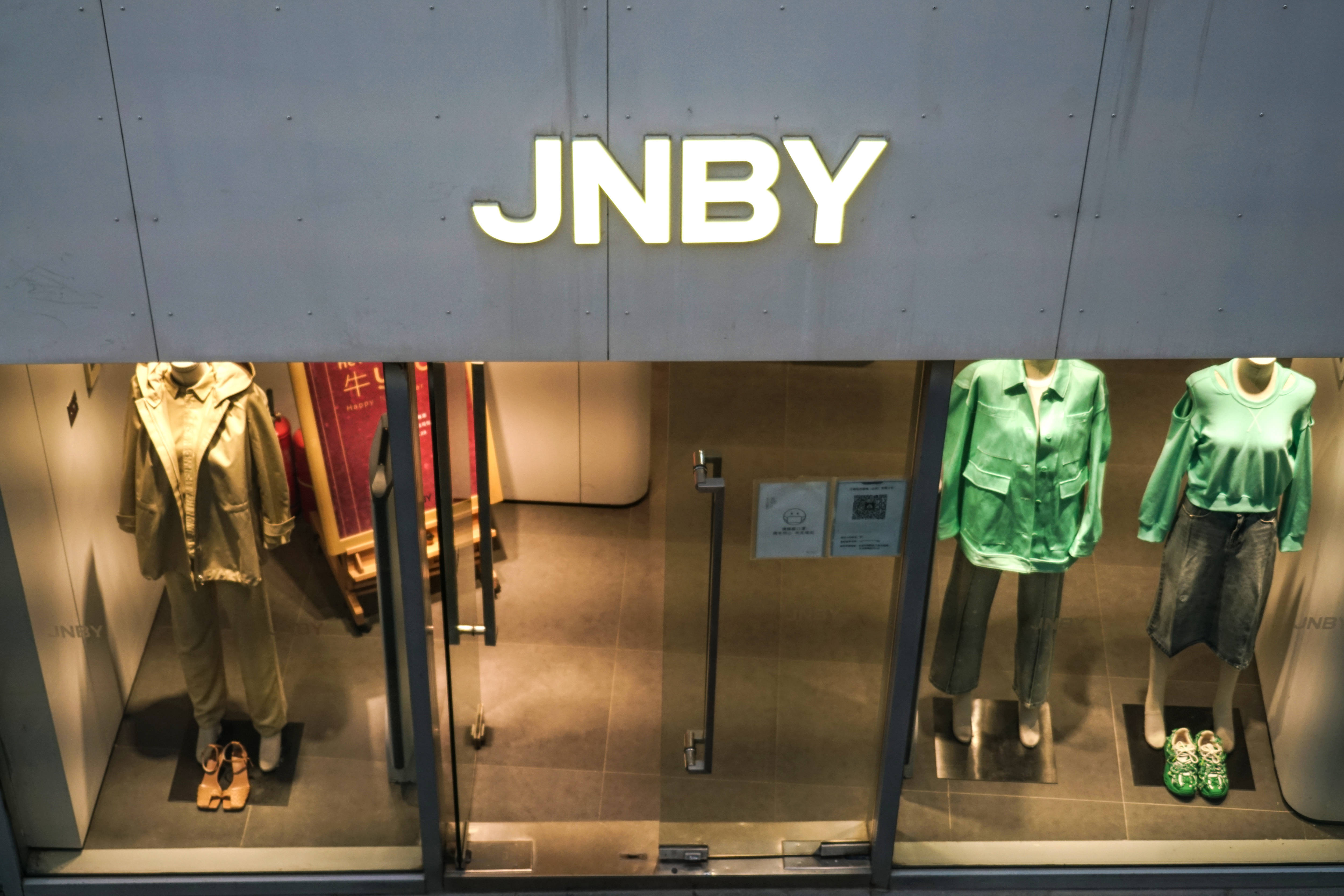 沪深港股市大涨，国际奢侈品集团的股价也疯了 第3张