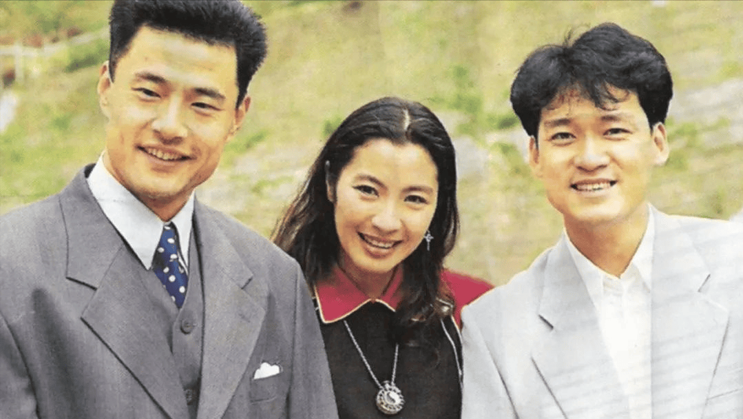 出道26年零绯闻,身家过亿却娶了一位"丑妻"_于荣光_妻子_事业